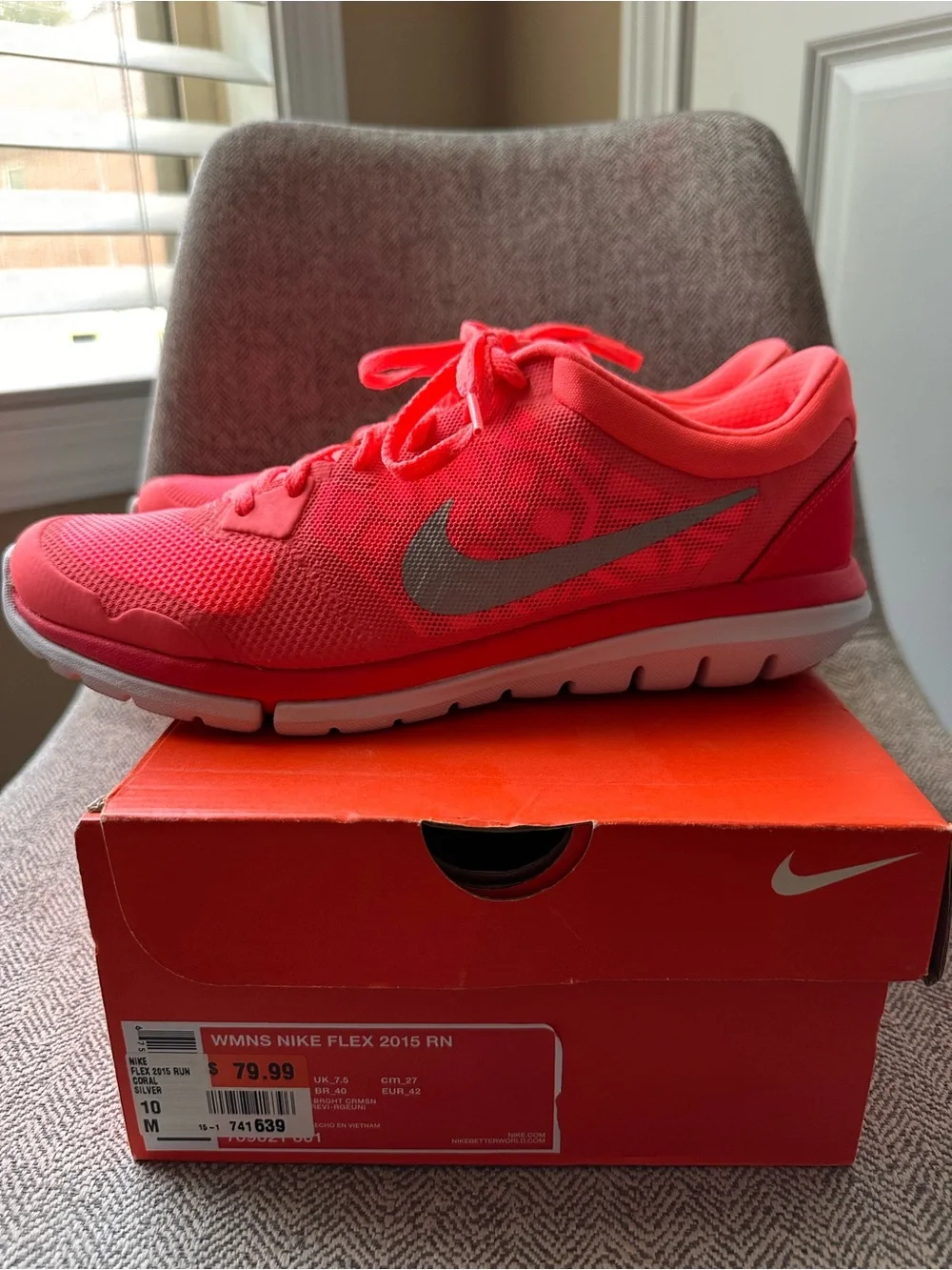 Nike Women's Neon Coral Flex 2015 Mesh Running Sneakers Size 10
